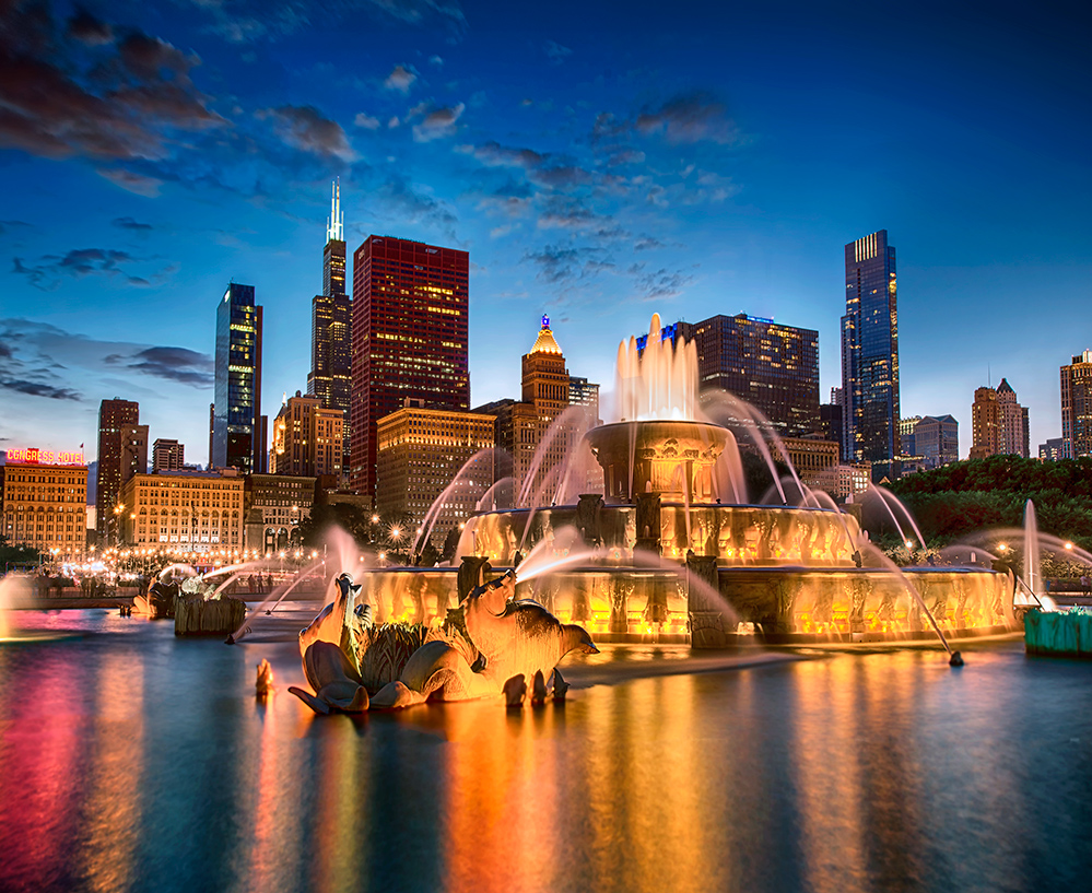 Centre-ville de Chicago et fontaine en fin de soirée