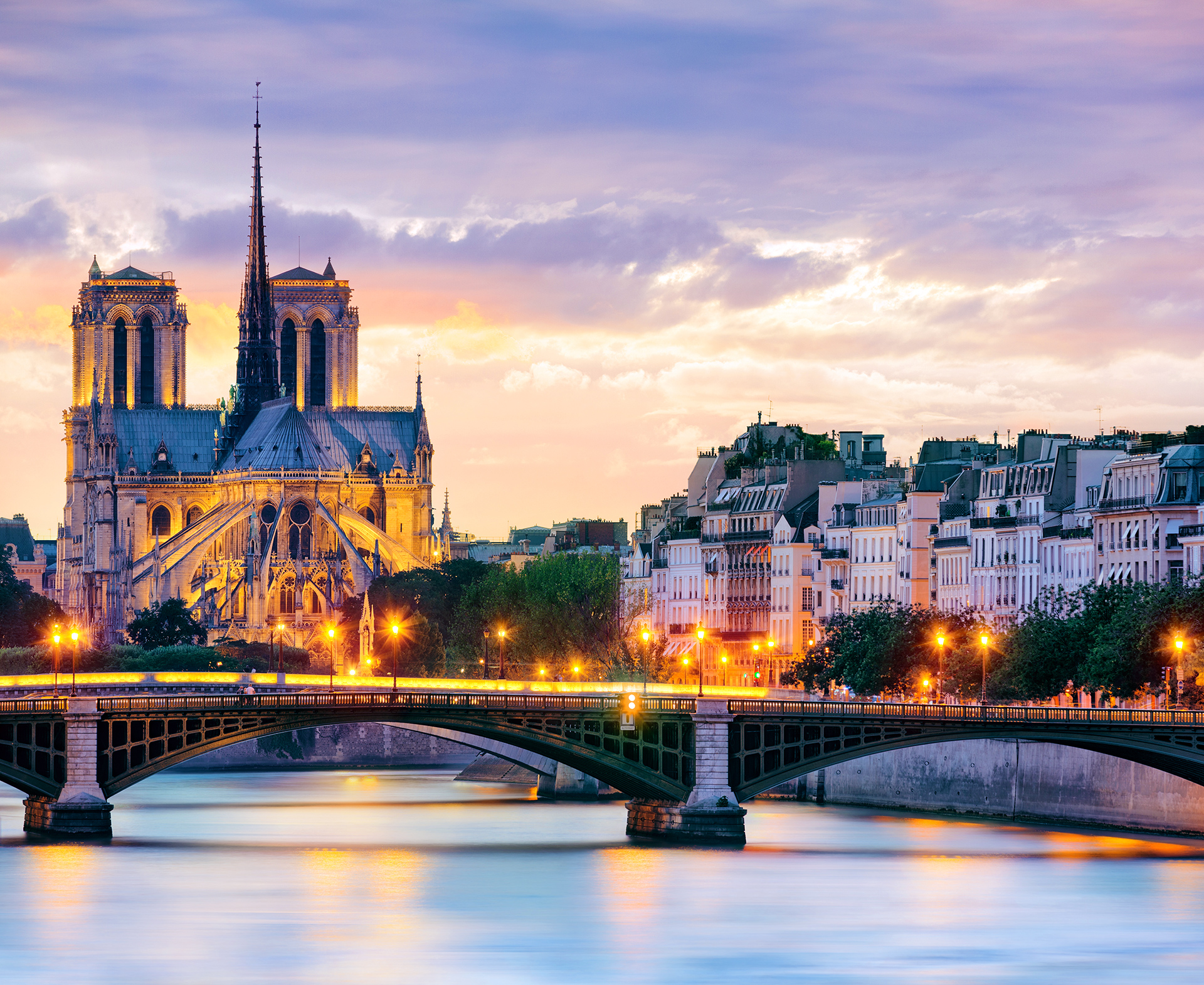 Photo de Notre-Dame-de-Paris au coucher du Soleil