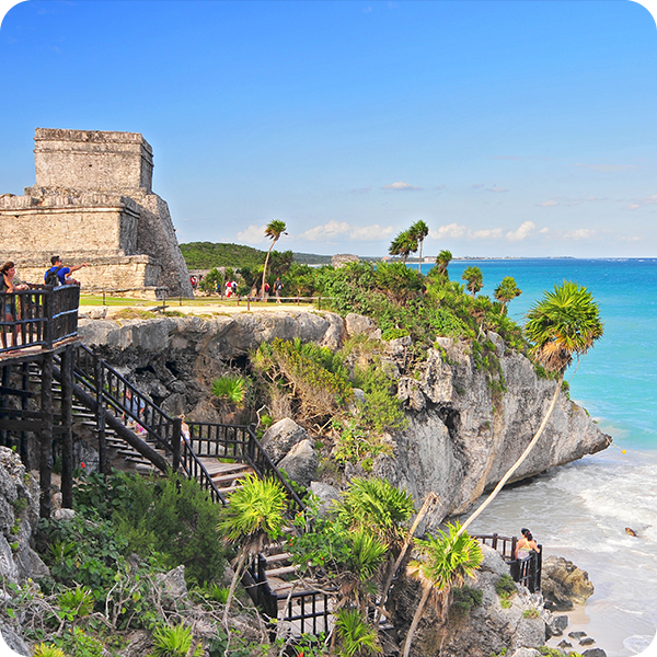 Ruines mayas en bord de mer